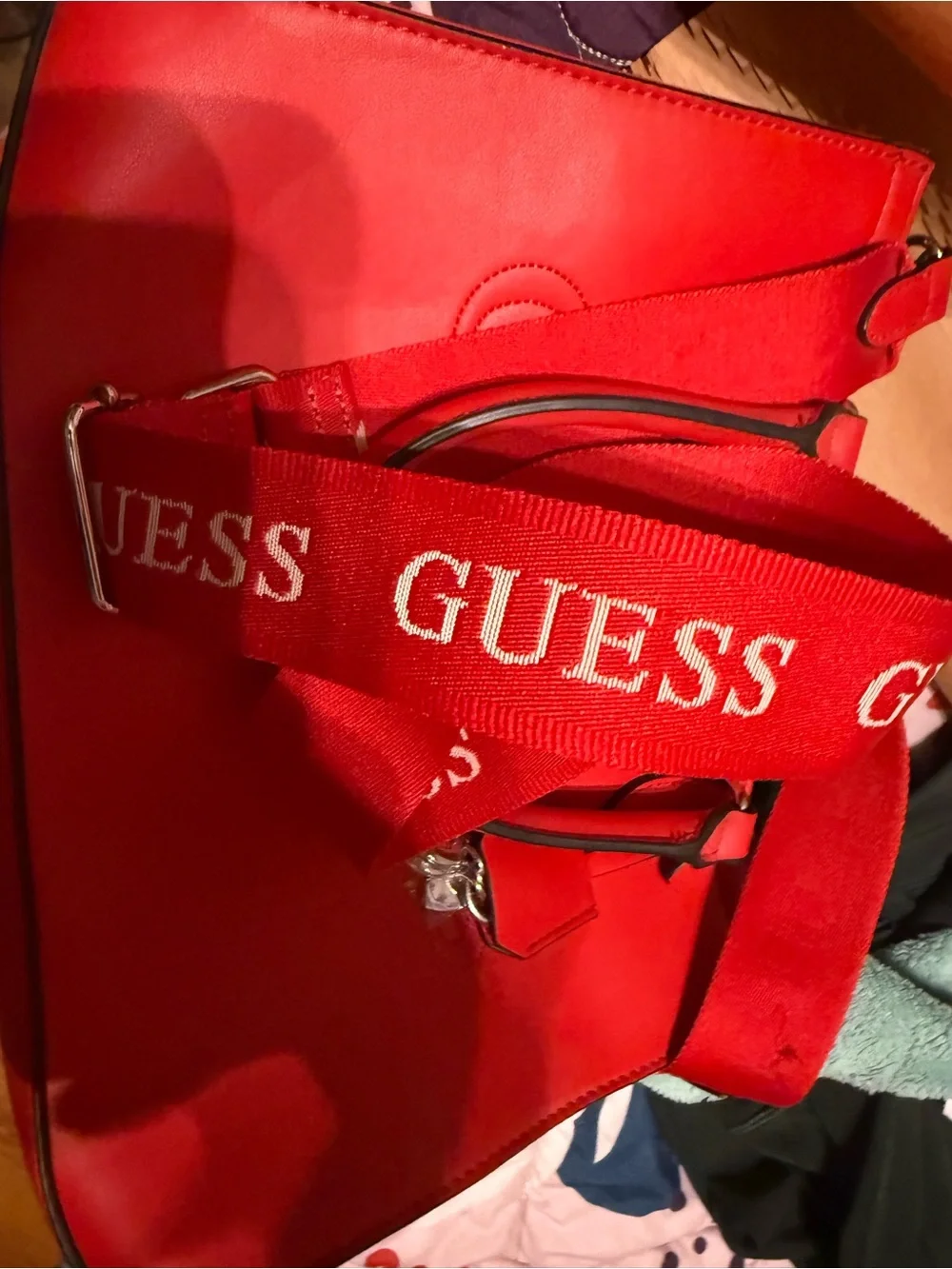 Guess vy780806 red